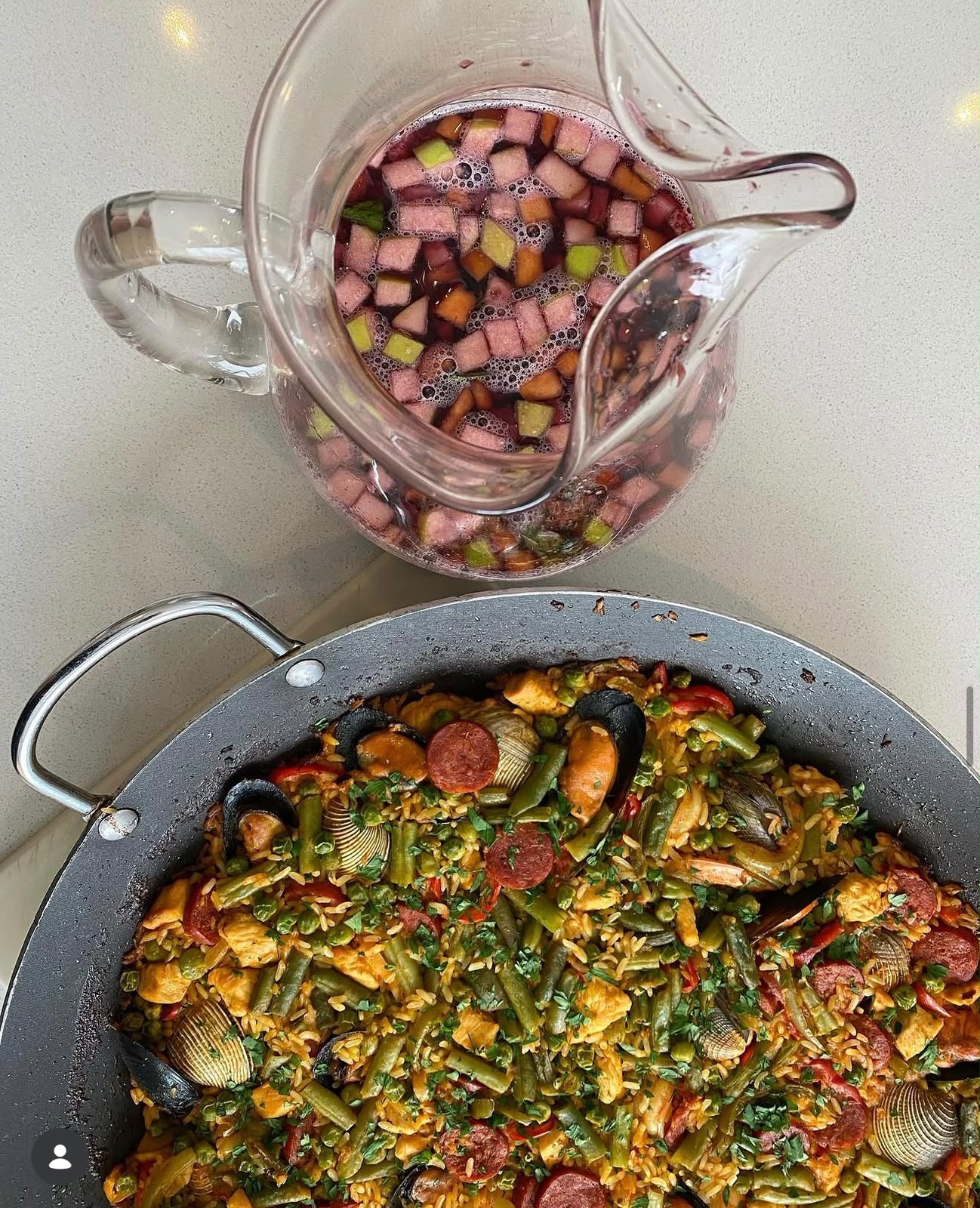 Paella Marinera con Sangría de la Casa